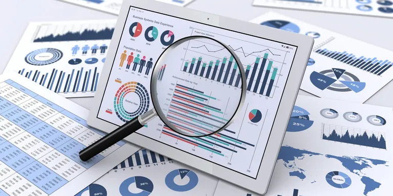 この記事では、初心者投資家向けに株価収益率（PER）の基本的な理解とその応用を解説します。PERの計算方法、利点と限界、そして有効な活用法について詳しく掘り下げ、読者が投資判断にPERを上手く組み入れる手助けをします。