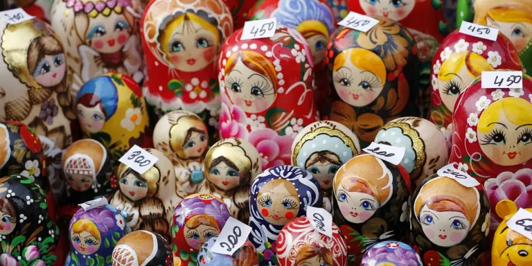 1998年のロシア金融危機は、国際金融市場に深刻な影響を与えました。この危機がもたらした経済崩壊の背景、LTCMの破綻、そして日本の金融機関が被った損失など、グローバル経済の脆弱性を浮き彫りにした出来事を探ります。